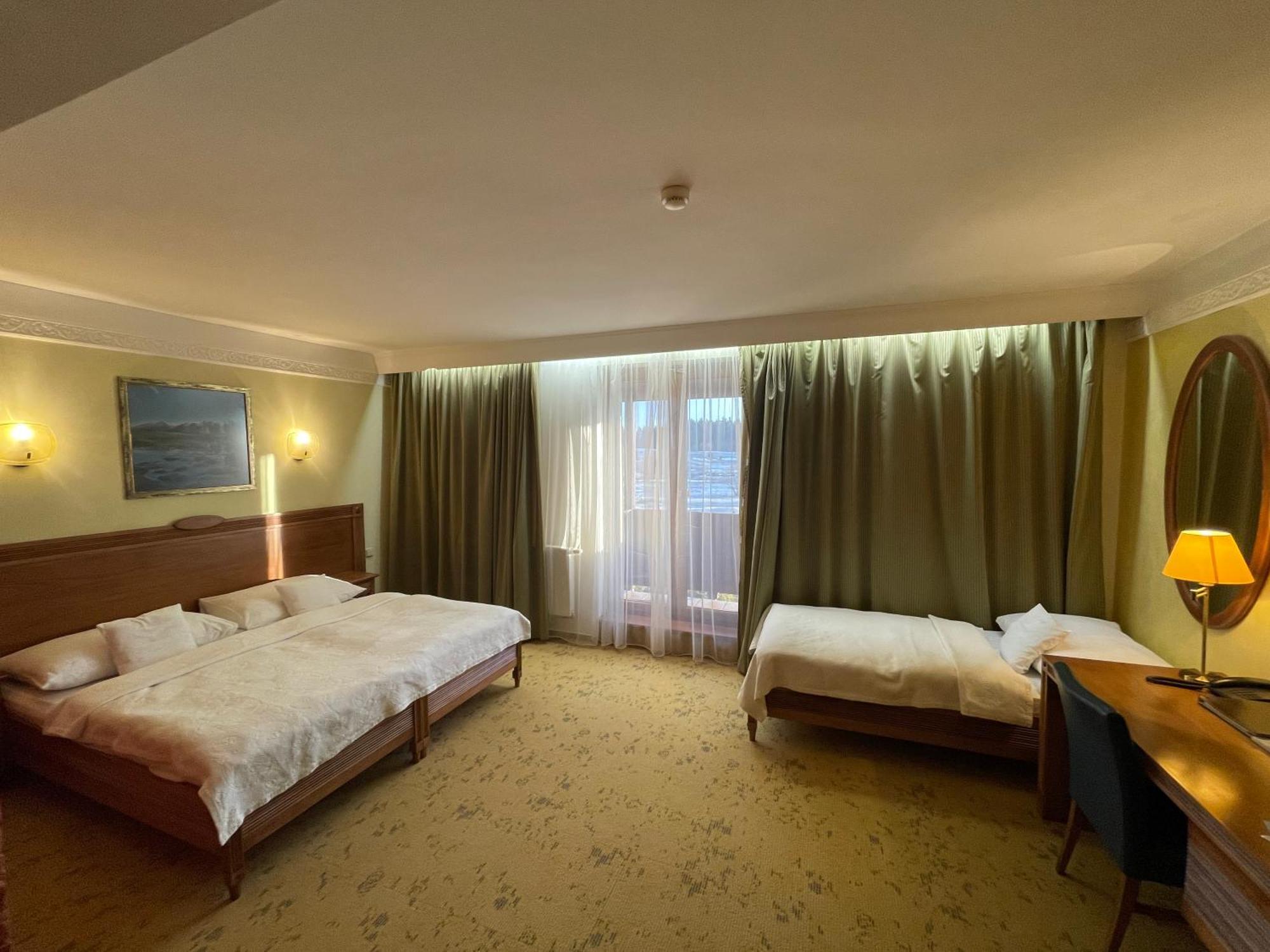Hotel International Vel'ka Lomnica Eksteriør billede